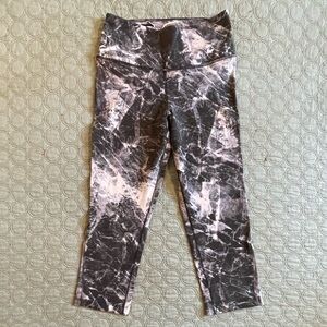 Nike Black, White, and Grey Marble Design Dri-fit Capri Leggings, Sz XS